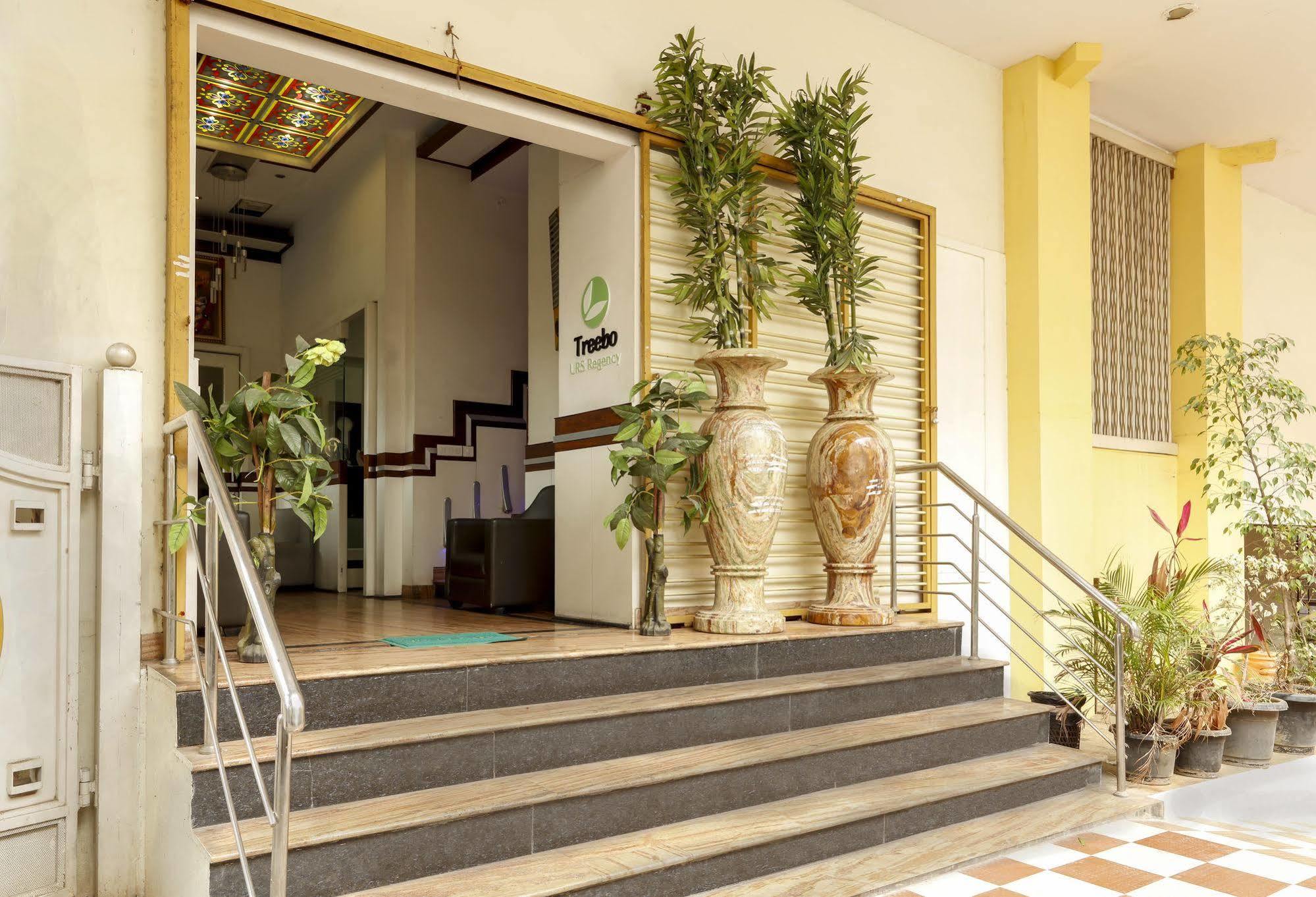 Hotel Treebo Trip Grand Regency à Bangalore Extérieur photo