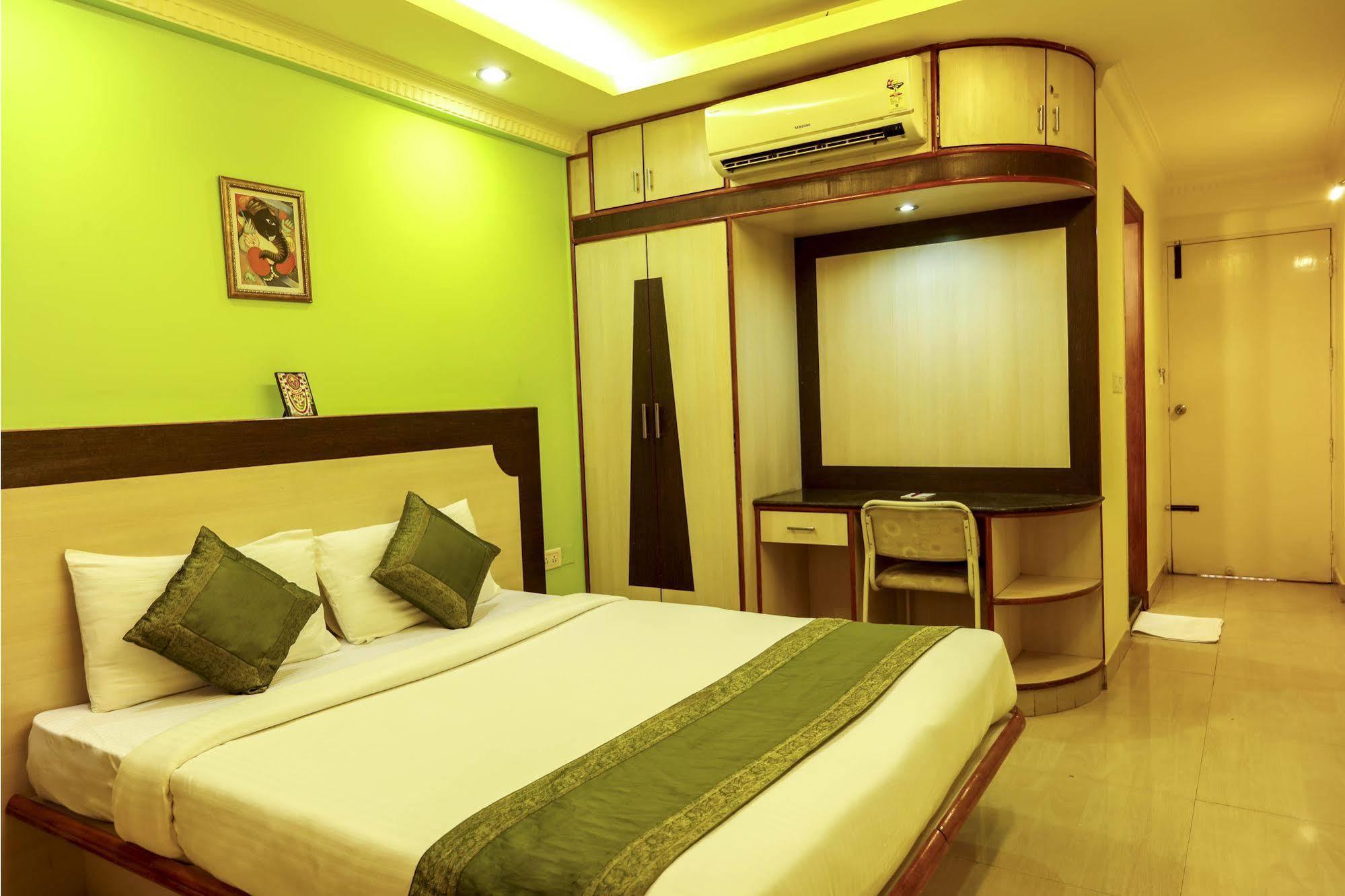 Hotel Treebo Trip Grand Regency à Bangalore Extérieur photo