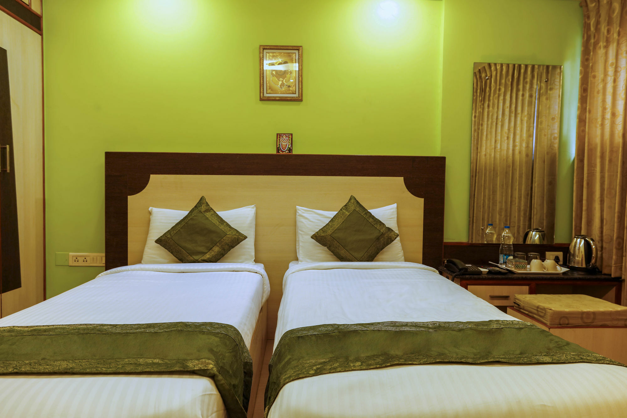 Hotel Treebo Trip Grand Regency à Bangalore Extérieur photo