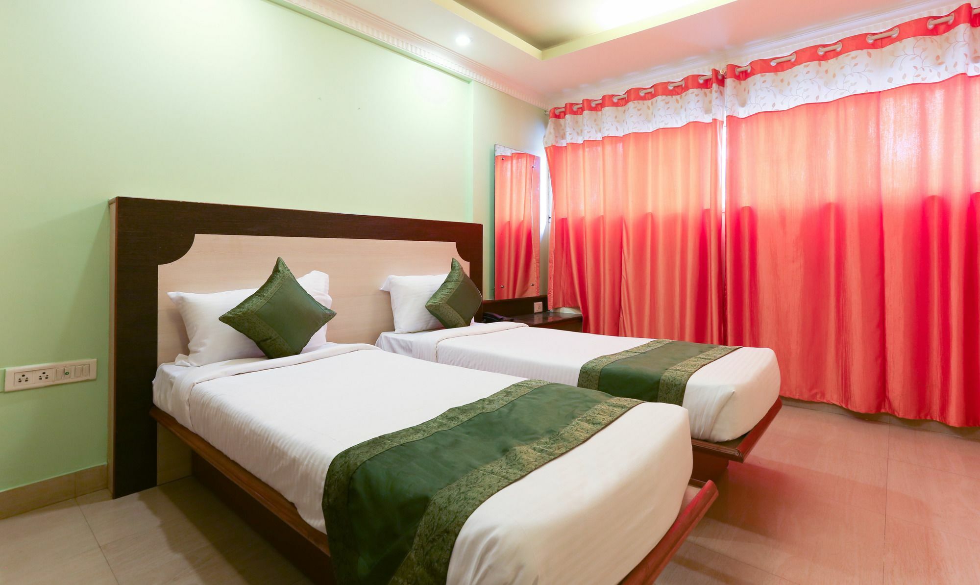 Hotel Treebo Trip Grand Regency à Bangalore Extérieur photo