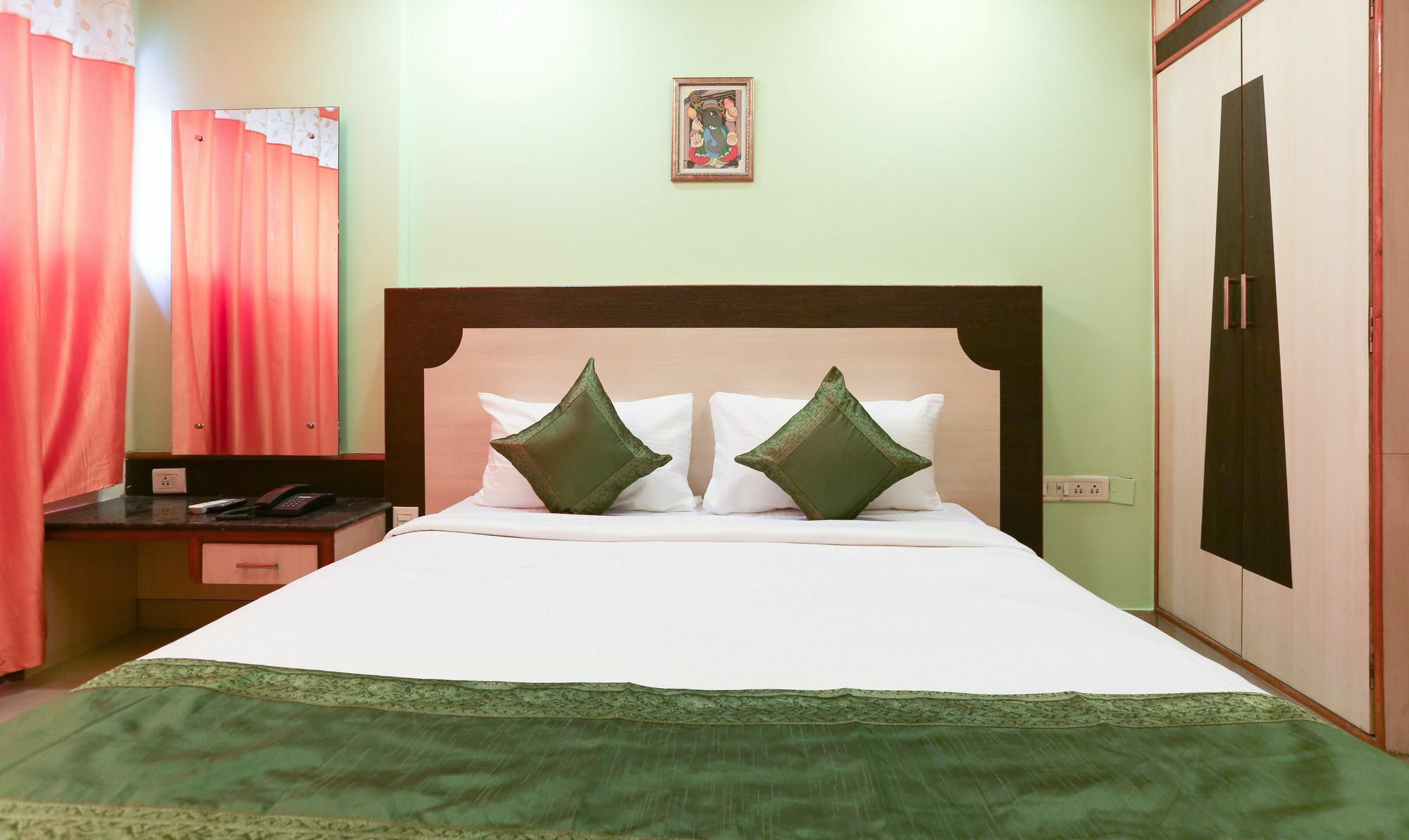 Hotel Treebo Trip Grand Regency à Bangalore Extérieur photo